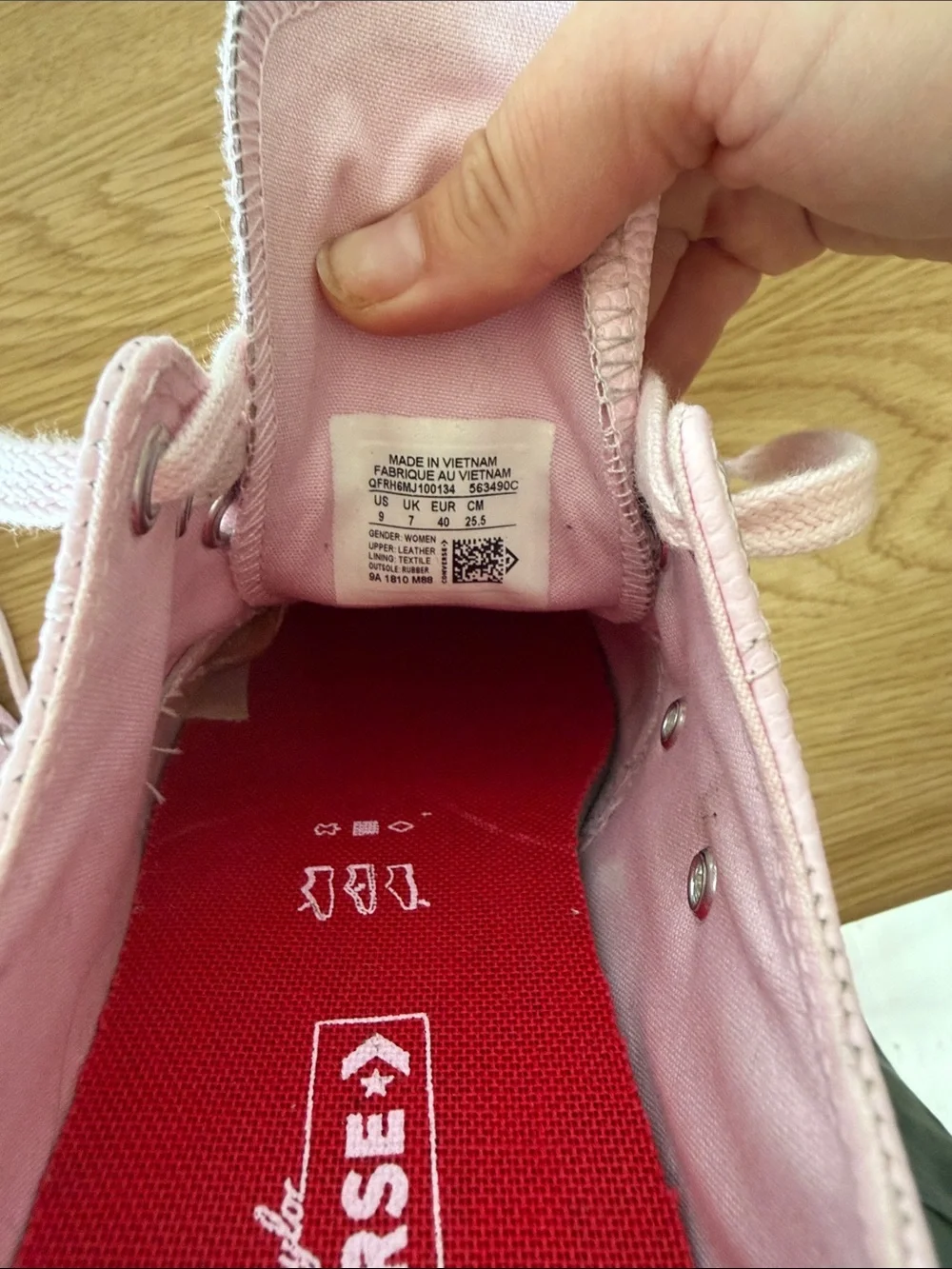 Converse Chuck 70 Low 'Pink Foam' size 9 women’s leather‎ bubble gum low
